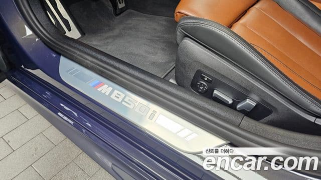 BMW 8 Series 2024 — Photo 21/32