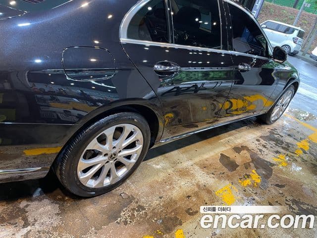 Mercedes-Benz E-Class 2018 — фото 20 из 20