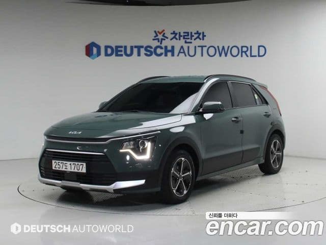 Kia Niro 2022 — Фото 2/20
