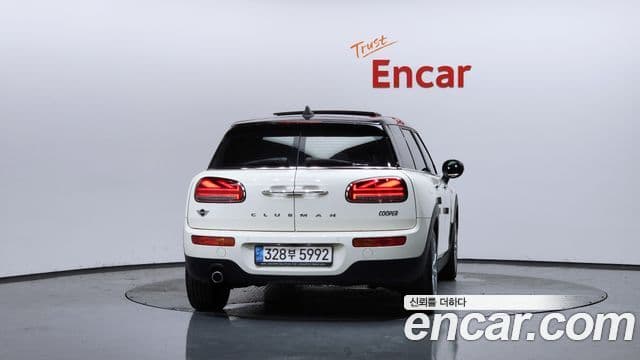 Mini Cooper Clubman 2021 — Photo 25/32