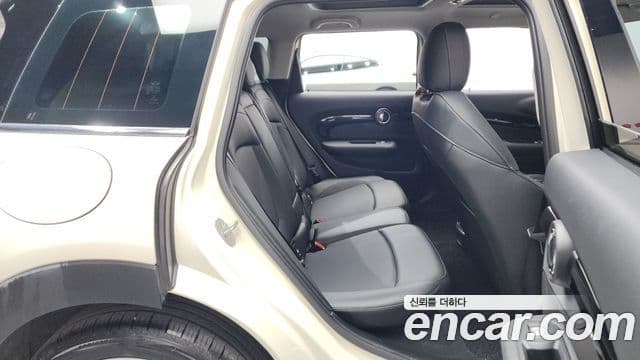 Mini Cooper Clubman 2021 — Photo 22/32
