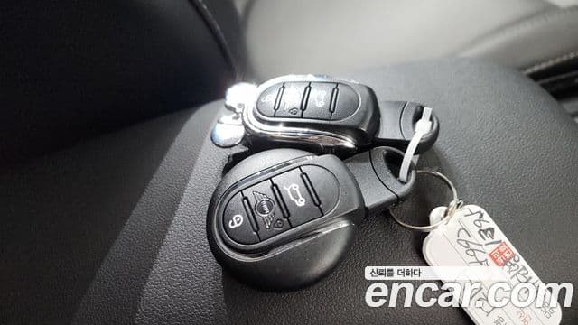 Mini Cooper Clubman 2021 — Photo 24/32
