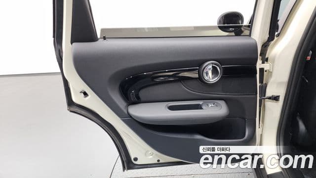Mini Cooper Clubman 2021 — Photo 21/32