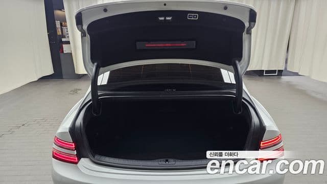 Genesis Electrified G80 2022 — фото 18 из 20
