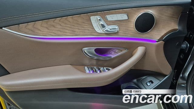 Mercedes-Benz E-Class 2021 — фото 10 из 20