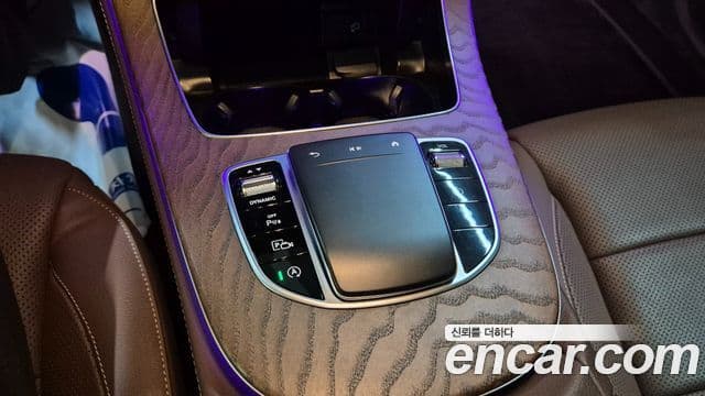 Mercedes-Benz E-Class 2021 — фото 15 из 20