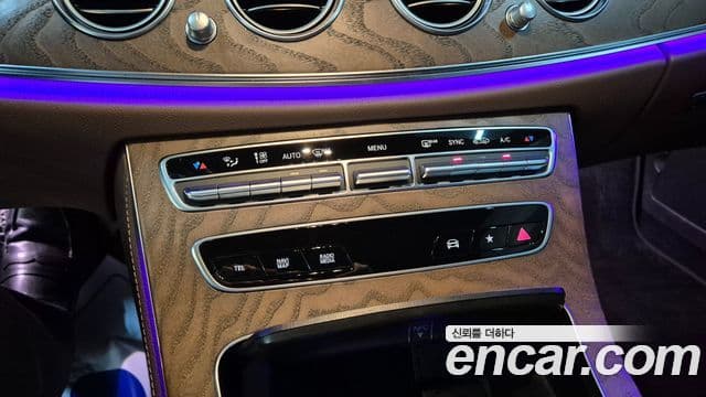 Mercedes-Benz E-Class 2021 — фото 16 из 20