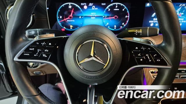 Mercedes-Benz E-Class 2021 — фото 17 из 20