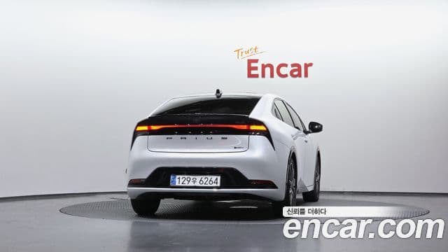 Toyota Prius 2023 — ფოტო 4/20