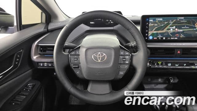 Toyota Prius 2023 — ფოტო 13/20