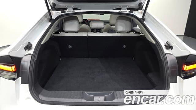 Toyota Prius 2023 — ფოტო 20/20