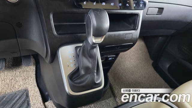 Hyundai Staria 2021 — ფოტო 9/20