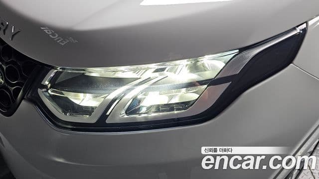 Land Rover Discovery Sport 2025 — Photo 19/32