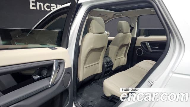Land Rover Discovery Sport 2025 — Photo 27/32