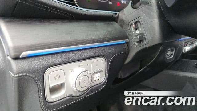 Mercedes-Benz GLE-Class 2024 — Photo 23/34