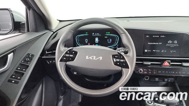 Kia Niro 2022 — ფოტო 13/20