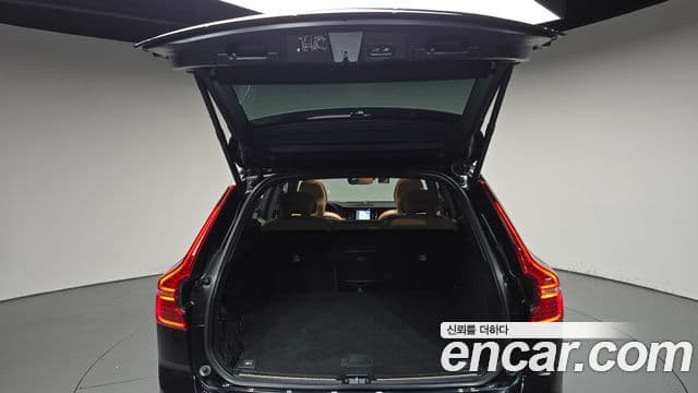 Volvo XC60 2020 — Photo 14/34