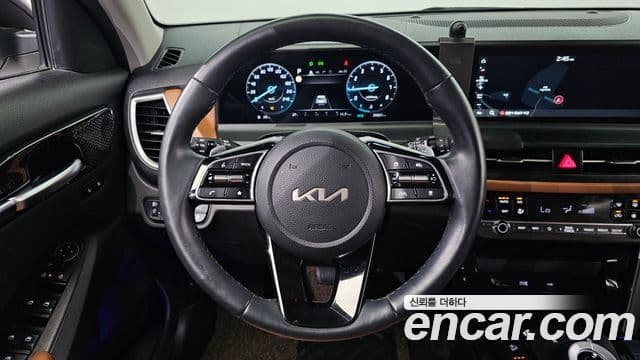 Kia Seltos 2023 — Şəkil 14/20