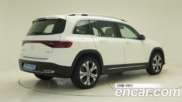 Mercedes-Benz EQB 2025 — ფოტო 16/18