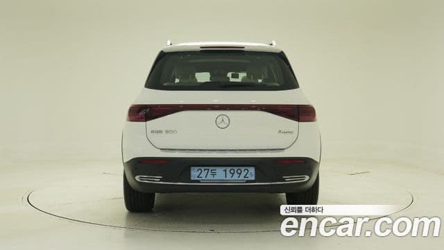 Mercedes-Benz EQB 2025 — ფოტო 8/18