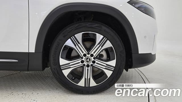 Mercedes-Benz EQB 2025 — ფოტო 11/18