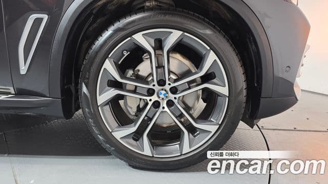 BMW X5 2023 — Photo 29/33