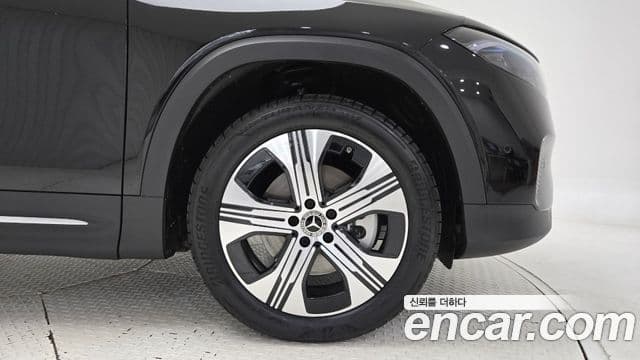 Mercedes-Benz EQB 2025 — ფოტო 9/18
