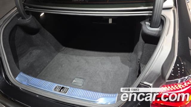 Mercedes-Benz S-Class 2022 — Photo 15/32