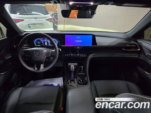 Toyota Crown Crossover 2024 — фото 10 из 19
