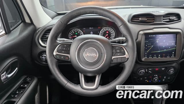 Jeep Renegade 2022 — ფოტო 13/20