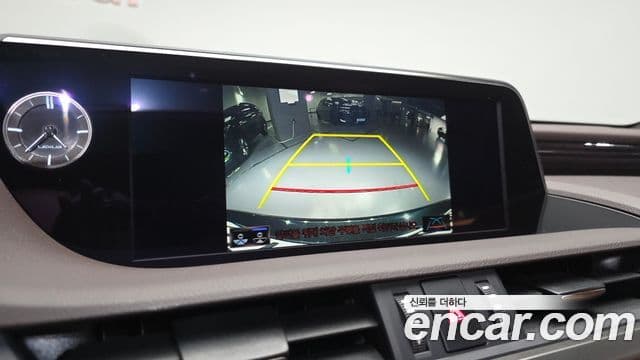 Lexus ES300h 2021 — Şəkil 14/20
