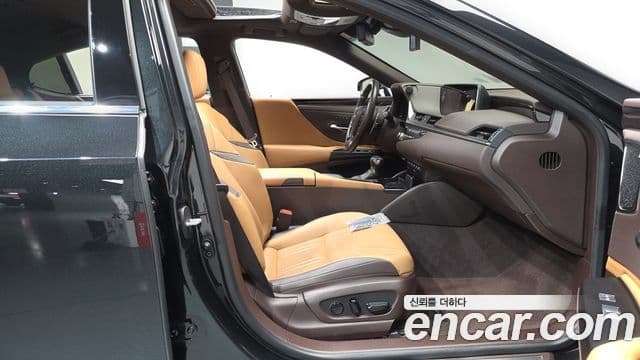 Lexus ES300h 2021 — Photo 10/42