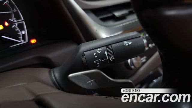 Lexus ES300h 2021 — Photo 8/42