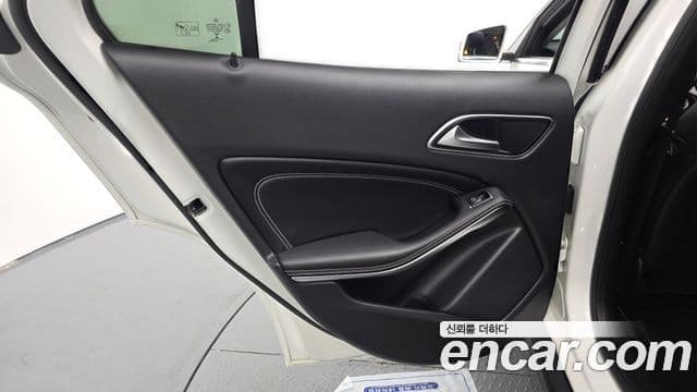 Mercedes-Benz GLA-Class 2019 — Şəkil 29/31