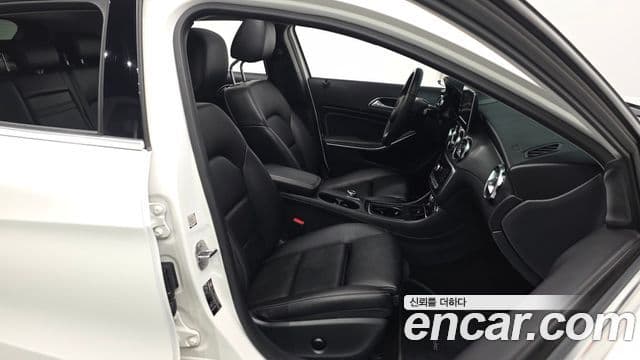 Mercedes-Benz GLA-Class 2019 — Şəkil 1/31
