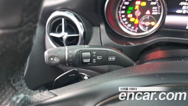 Mercedes-Benz GLA-Class 2019 — Şəkil 24/31