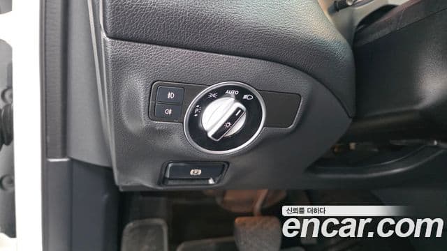 Mercedes-Benz GLA-Class 2019 — Şəkil 30/31
