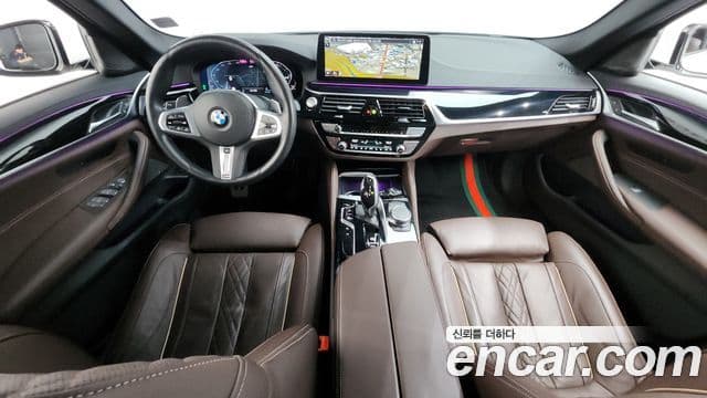 BMW 5 Series 2023 — ფოტო 7/20