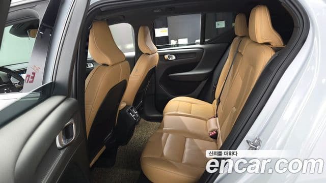 Volvo XC40 2021 — фото 11 из 20