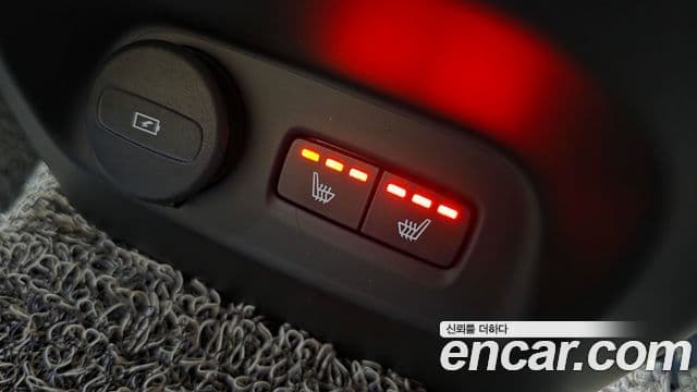 Volvo XC40 2021 — фото 18 из 20