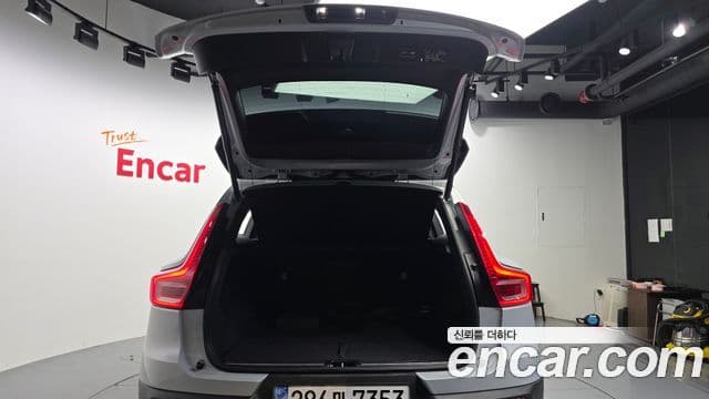 Volvo XC40 2021 — фото 20 из 20