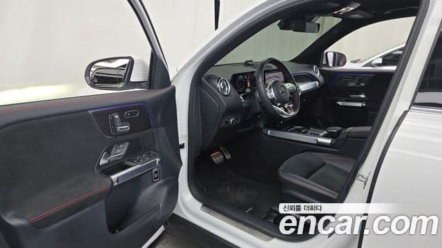 Mercedes-Benz GLB-Class 2023 — ფოტო 8/20