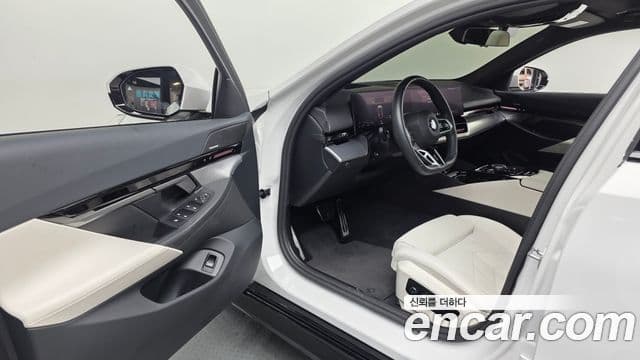 BMW 5 Series 2024 — фото 10 из 20