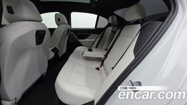 BMW 5 Series 2024 — ფოტო 12/20