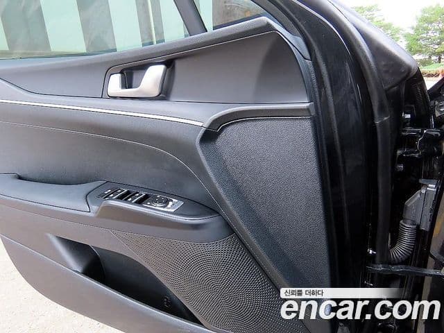 Kia K5 2022 — Şəkil 10/20