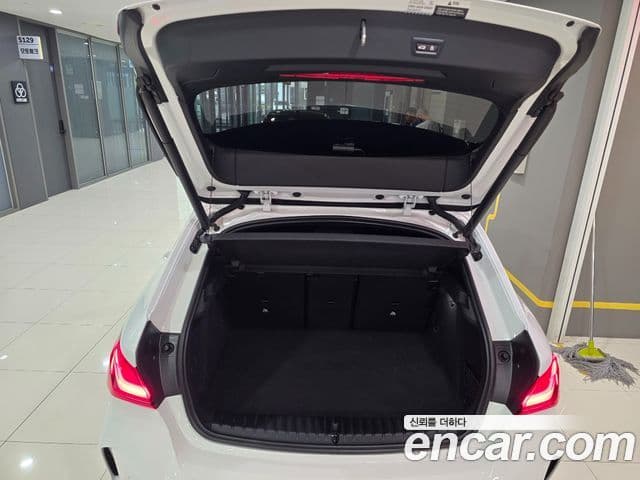 BMW 1 Series 2022 — фото 11 из 20