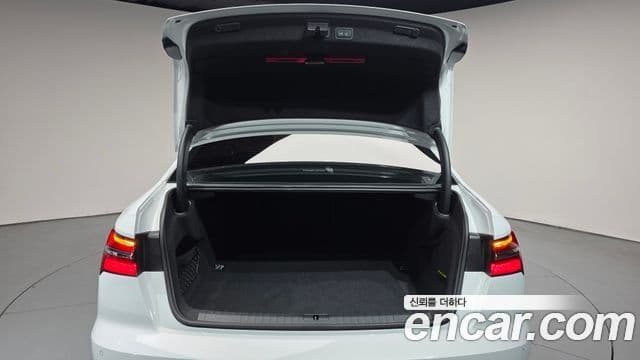 Audi A6 2023 — ფოტო 17/20