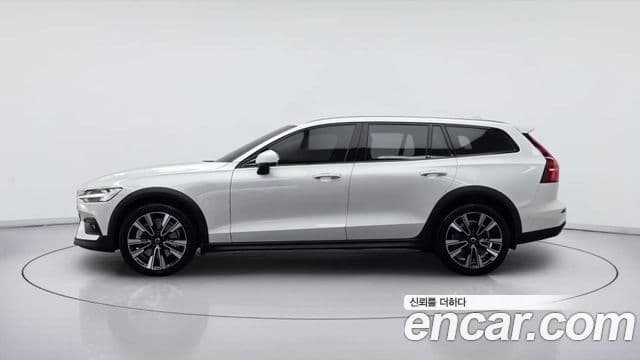 Volvo V60 Cross Country 2023 — Şəkil 7/20