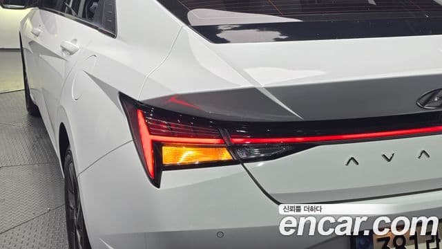 Hyundai The New Avante Hybrid 2021 — ფოტო 12/30