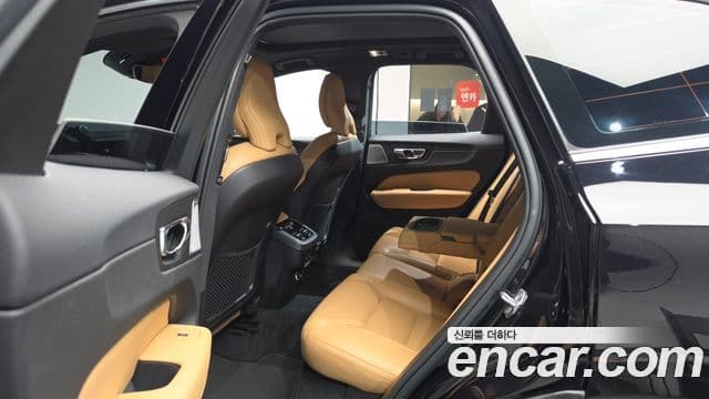 Volvo XC60 2019 — фото 12 из 20